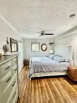 Lakeview Cabin- minutes from beach!