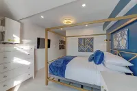Art Deco Broadway Queen Room