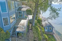 Four Stone Beach House Hotels in Vashon