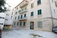 Silver & Gold Luxury Rooms Hotel a 