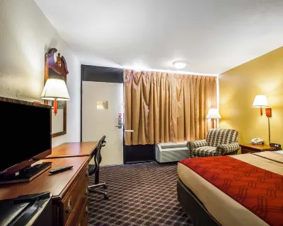 Econo Lodge Hotels near Walgreens