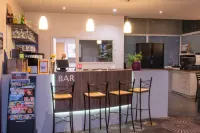 Brit Hotel Tours Sud – le Cheops Hotels in Ballan-Mire