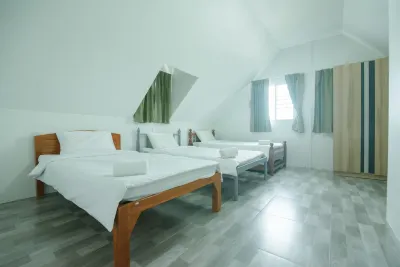 Reuan Chom Dao Resort Hotels in Chom Bueng Subdistrict