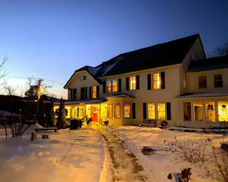 Golden Stage Inn Hotels in Cavendish