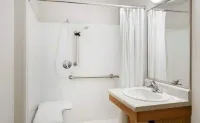 WoodSpring Suites Lincoln Northeast I-80 - Kitchens