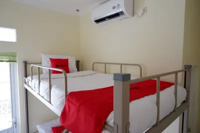 RedDoorz Hostel Near Kota Lama Semarang Hôtels à : East Semarang