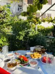 Denis Guest House - Breakfast
