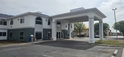 Quality Inn & Suites Roswell North Hotels near Walmart Supercenter