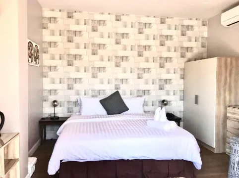 บ้านโมเดิ้นติดสระว่ายน้ำ