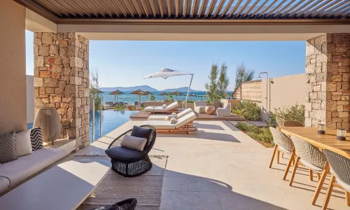 W Costa Navarino