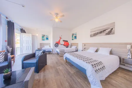 Hôtel Land'Azur Отели в г. Ли-Э-Микс