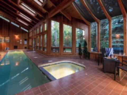 Sunriver by AvantStay Cozy Mountain Home w Indoor Pool and Hot Tub Hotels in Sunriver