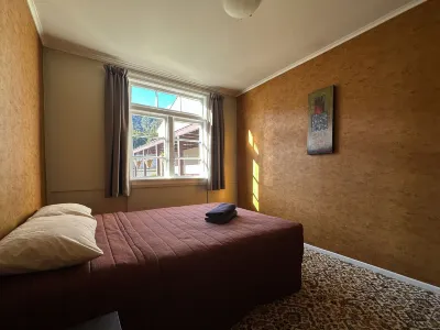 The Crossing Lodge and Backpackers Hotels in Whakapapa Village