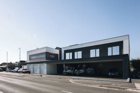 Postcard Country Apartments Отели в г. Їршовці