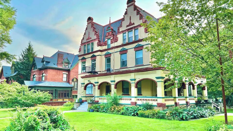 The Elliott Hotel at Highland Park