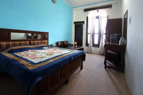 Goroomgo Shining Star Resorts (Khajjiar , Himachal Pradesh) Hotels in Khajjiar