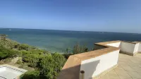 Lux Suites Eden Seafront Apartments فنادق في شانزو