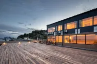 移り住みたくなる宿『イミグレ』 氷見市立博物館研究室周辺のホテル