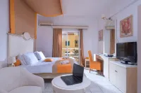 Elmi Beach Hotel & Suites - spa