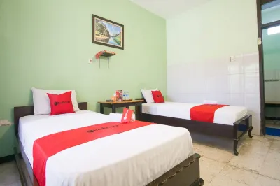 RedDoorz Syariah @ Jalan Gajah Mada Hotels in Tegal Besar