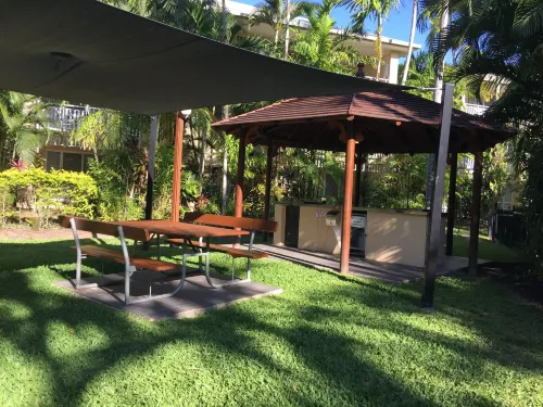 Cairns Golf Course Apartment Hotel a White Rock