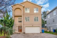 Sea La Vie Retreat – Just a 3-Minute Walk to the Beach Hotels near Virginia Aquarium & Marine Science Center