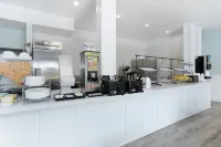 John Yancey Oceanfront Inn - breakfast
