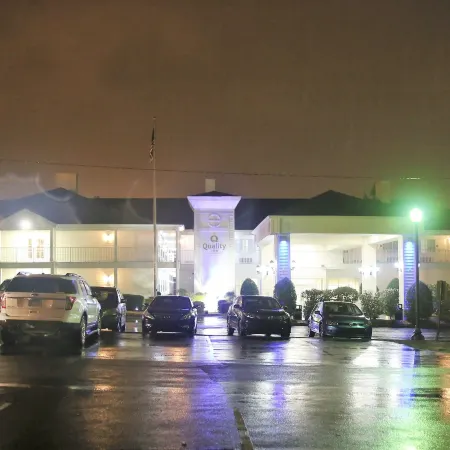 Quality Inn Fayetteville Near Historic Downtown Square