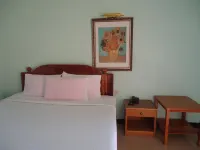 Phadaeng Hotel Hotel in zona Tempio Wat Loung