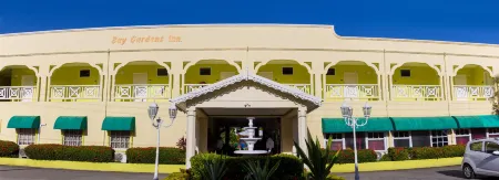 Bay Gardens Inn Отели рядом с достопримечательностью «Редут Бич»