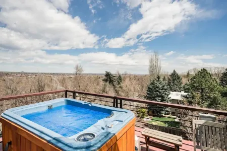 Expansive Luxury in Central Home With Downtown Views