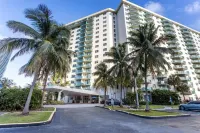 Beautiful apartment- just across the beach!