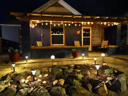 Luxury Funky Fun 420, Walk Downtown wAC–Pets free!