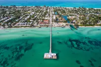 Screened Balcony and Beach Access - Gorgeous Tropical Retreat Hotels in Bradenton Beach