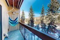 Updated condo overlooking Eagle River - minutes to Beaver Creek & Vail
