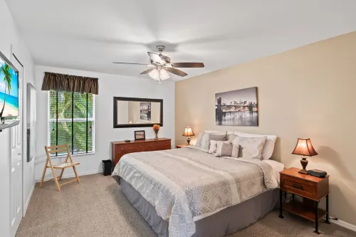 Electric Heated Pool and Spa on Freshwater Canal - Elegant Retreat Hotels in Cape Coral