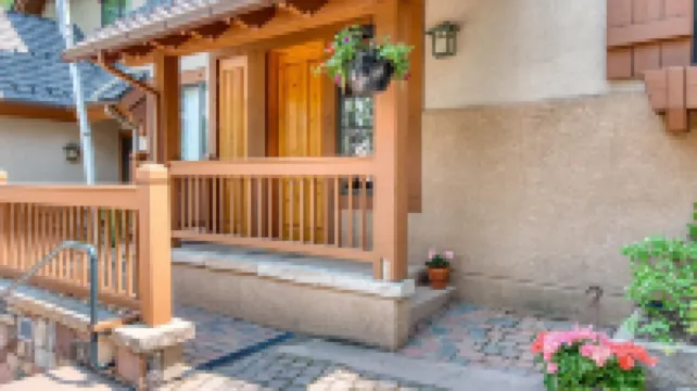 Charming Ski Access and Community Amenities - Delightful Alpine Retreat