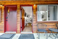 Dog-friendly hiker's studio with mountain views & fast WiFi - close to hiking
