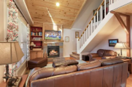 Cozy Cabin with Scenic Activities - Charming Mountain Hideaway