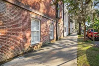 Charming Historic Retreat - Cozy Sanctuary with Modern Comforts