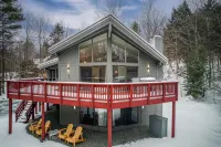 Hot Tub, Sauna and Game Room Amenities - Charming Eclectic Retreat