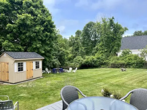 Charming Coastal Escape with Backyard Oasis - Delightful Haven Отели рядом с достопримечательностью «Оганкит Бич»