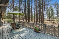 Private Hot Tub and Kids Foosball Table - Charming Tranquil Retreat Hotels in Sunriver