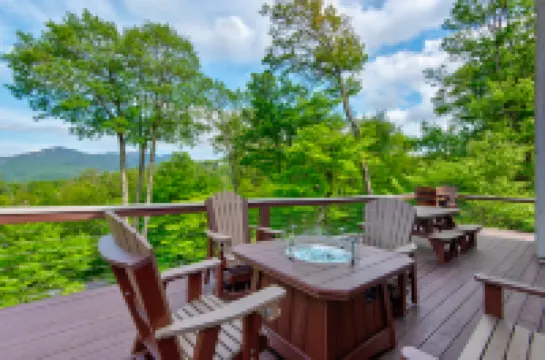 Gorgeous Views and Inviting Sauna - Stunning Mountain Escape