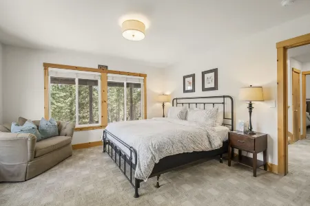 Enchanting Hot Tub Oasis and Stunning Mountain Views - Cozy Getaway