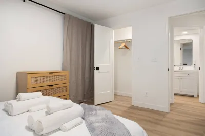Trendy Getaway - High-Speed WiFi, Modern Design