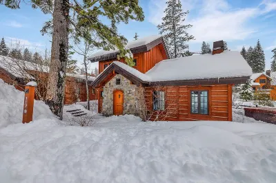 Private Hot Tub and Fireplace - Contemporary Mountain Retreat Hotels near Crown Point Campground