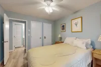 Mountain Condo with Three Pools, Hot Tub, Tennis, Game Room & Gym Hotels in Warren