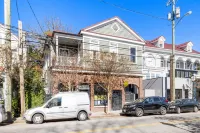 Close to Attractions and Trendy Coffeehouse - Bright Cheerful Oasis