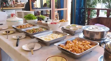 Ban Mae Boonthong Hotel Отели рядом с достопримечательностью «Wat Chedi Sao Lang»